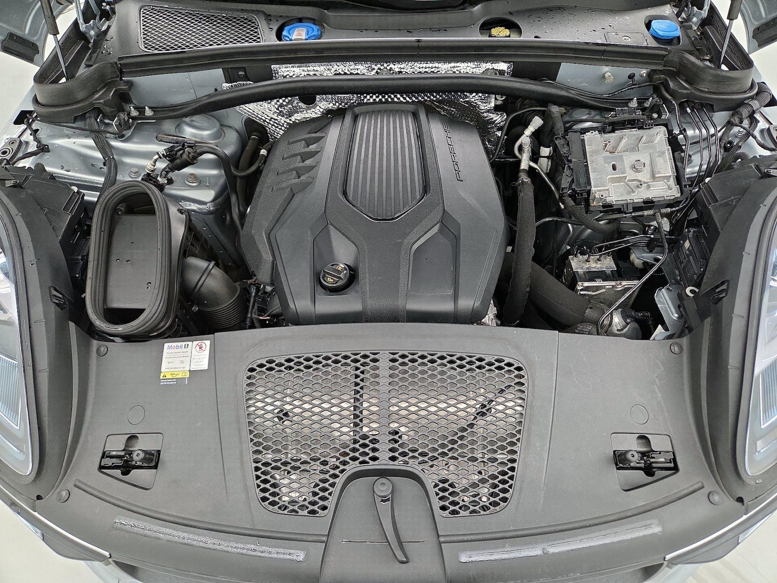 2022 Porsche Macan Base - Photo 24