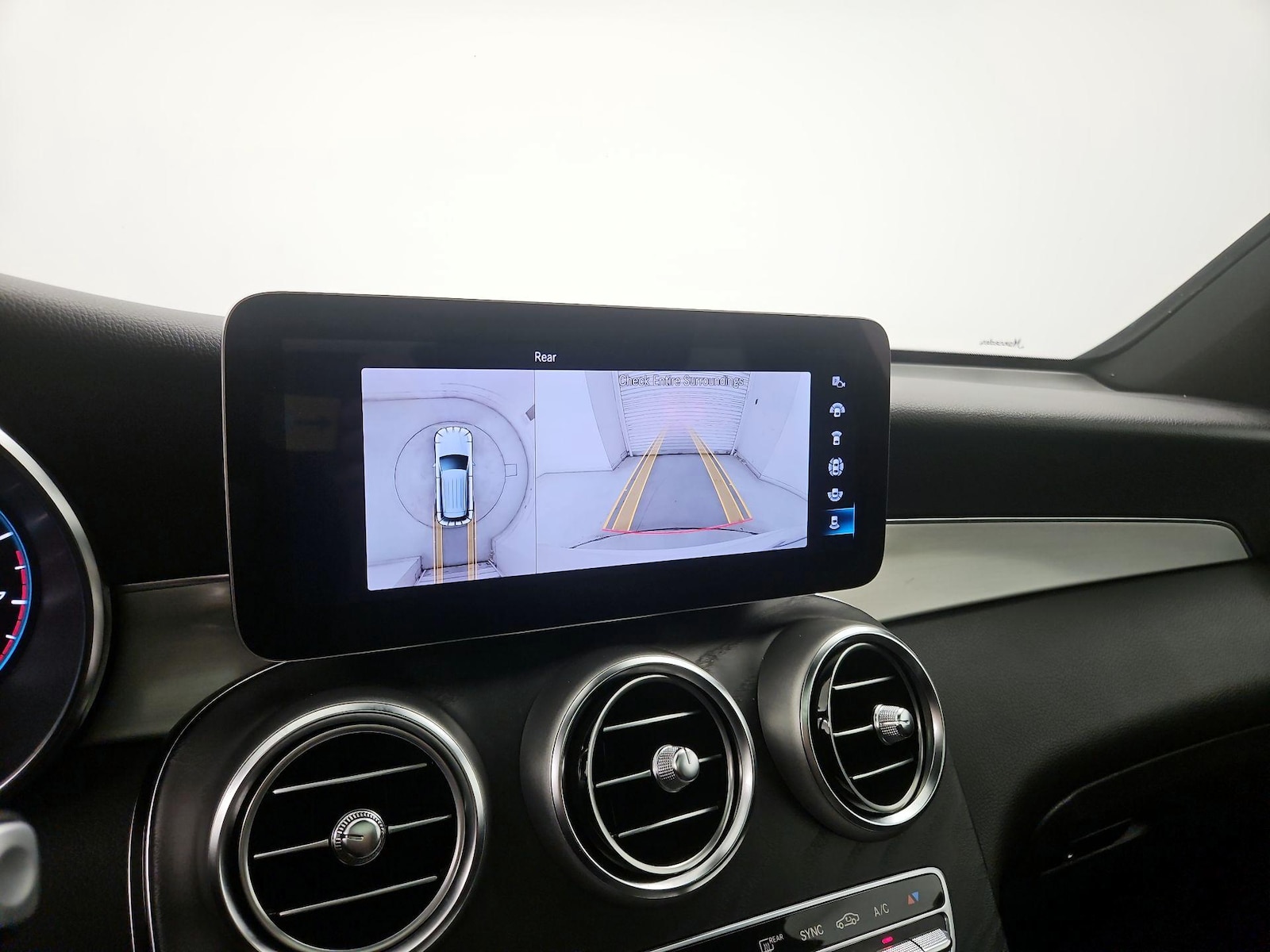 2022 Mercedes-Benz GLC GLC300 - Photo 16