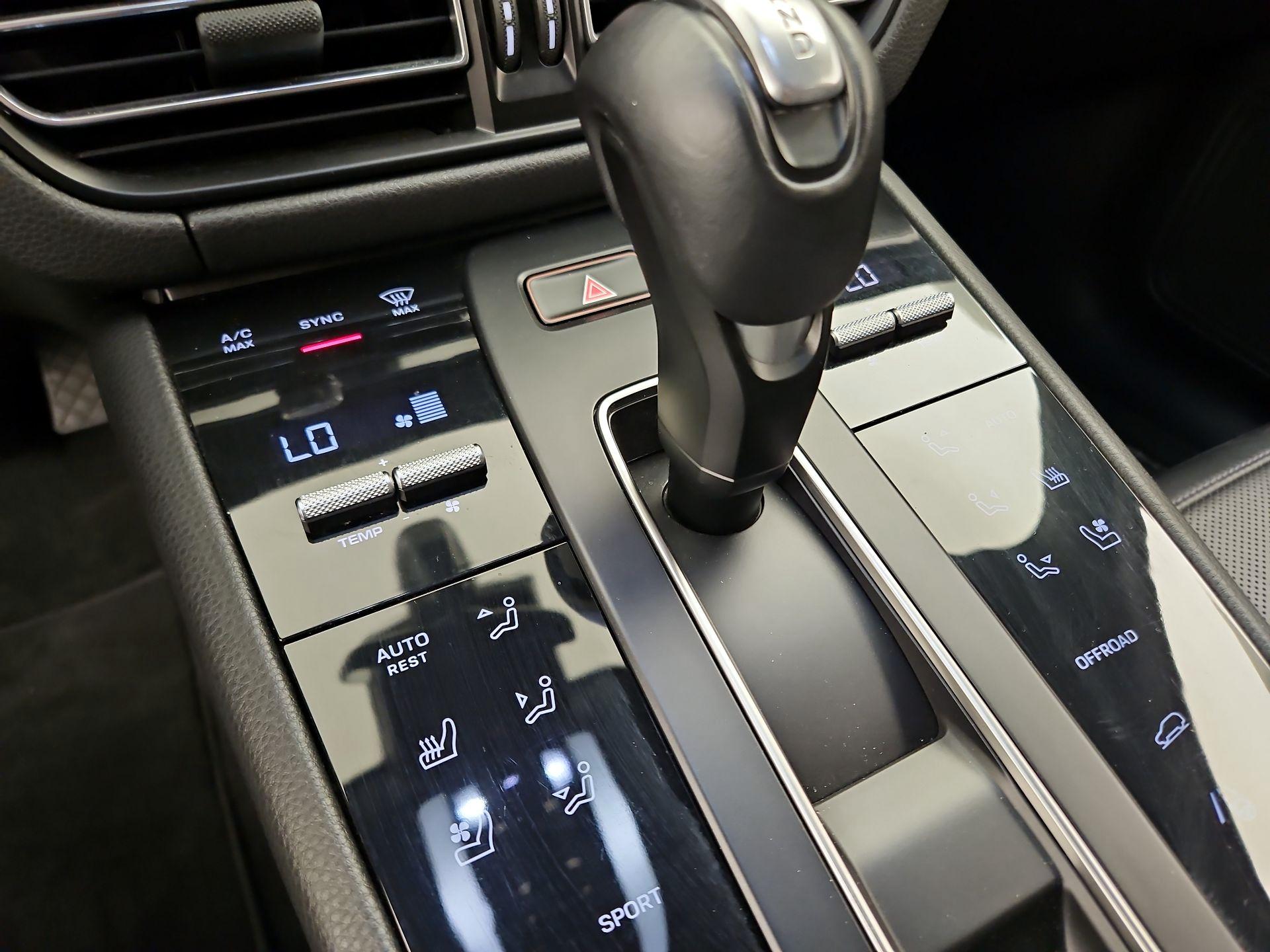 Thumbnail: 2024 Porsche Macan - 14