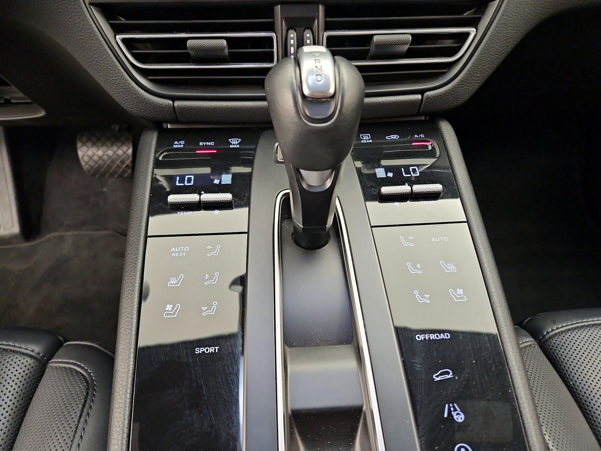 Thumbnail: 2024 Porsche Macan - 15
