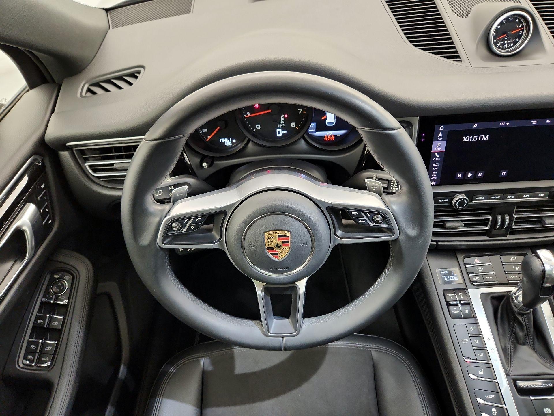 Thumbnail: 2021 Porsche Macan - 10