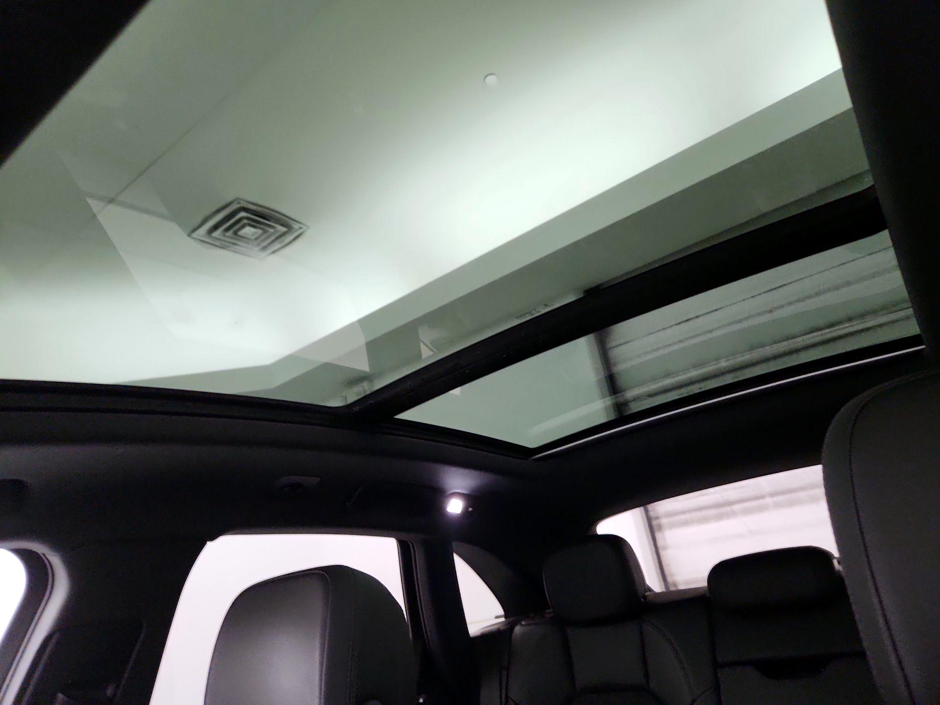 Thumbnail: 2021 Porsche Macan - 19