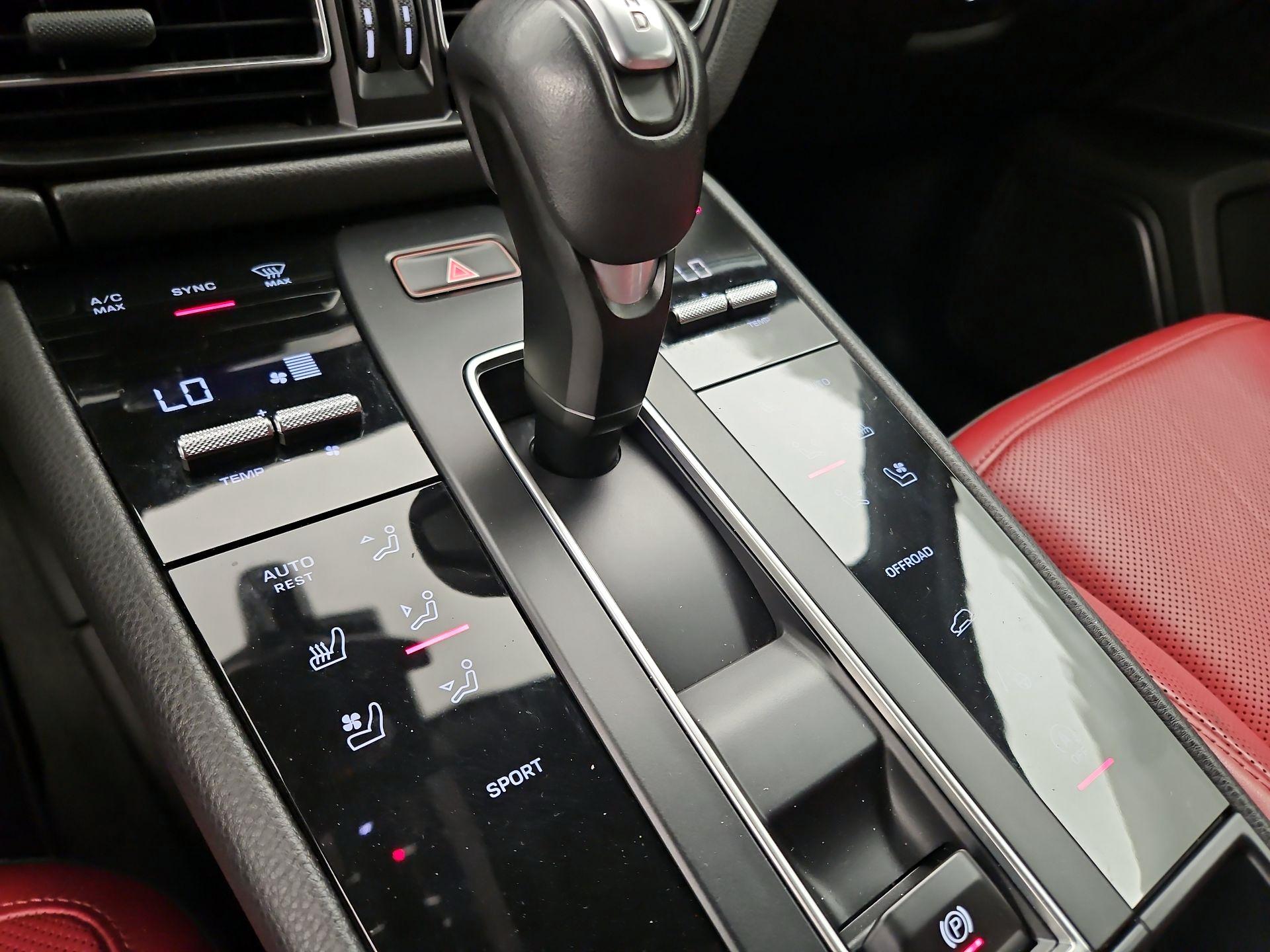 Thumbnail: 2024 Porsche Macan - 14