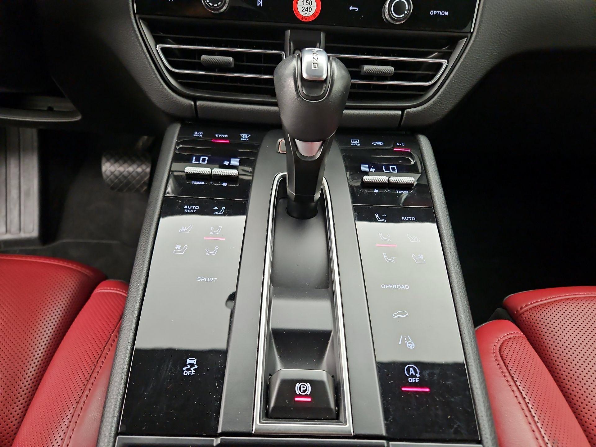 Thumbnail: 2024 Porsche Macan - 15