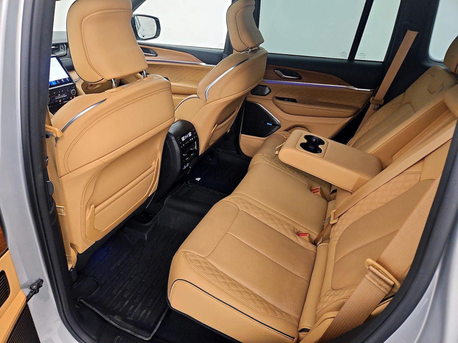 Rear A/C Seat(s)