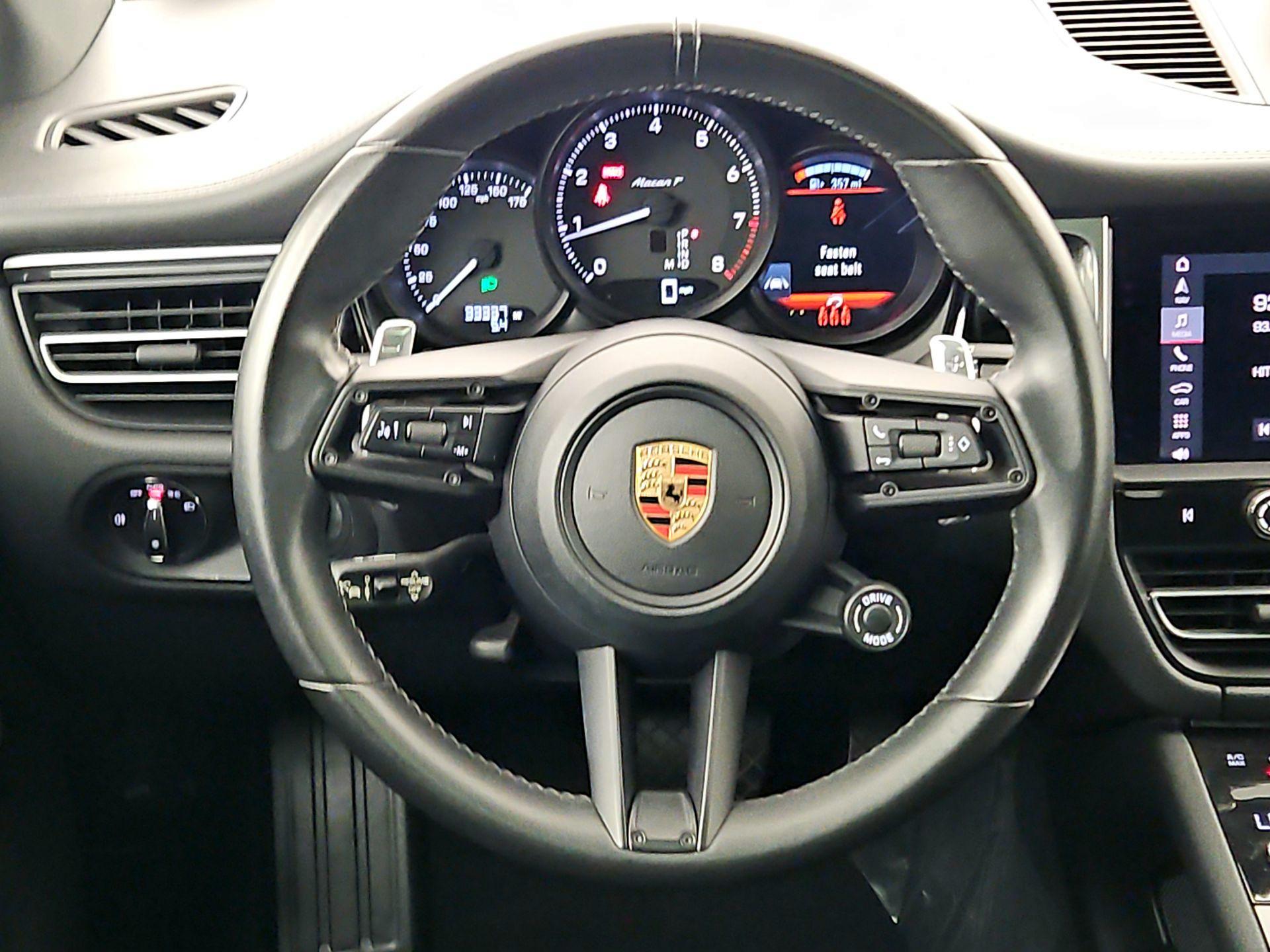 Thumbnail: 2023 Porsche Macan - 10