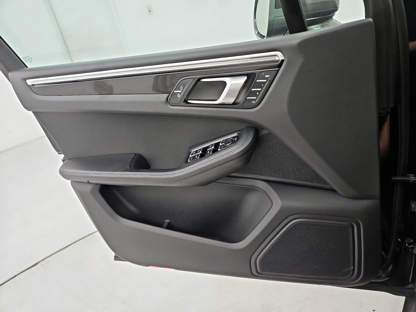2023 Porsche Macan T - Photo 13