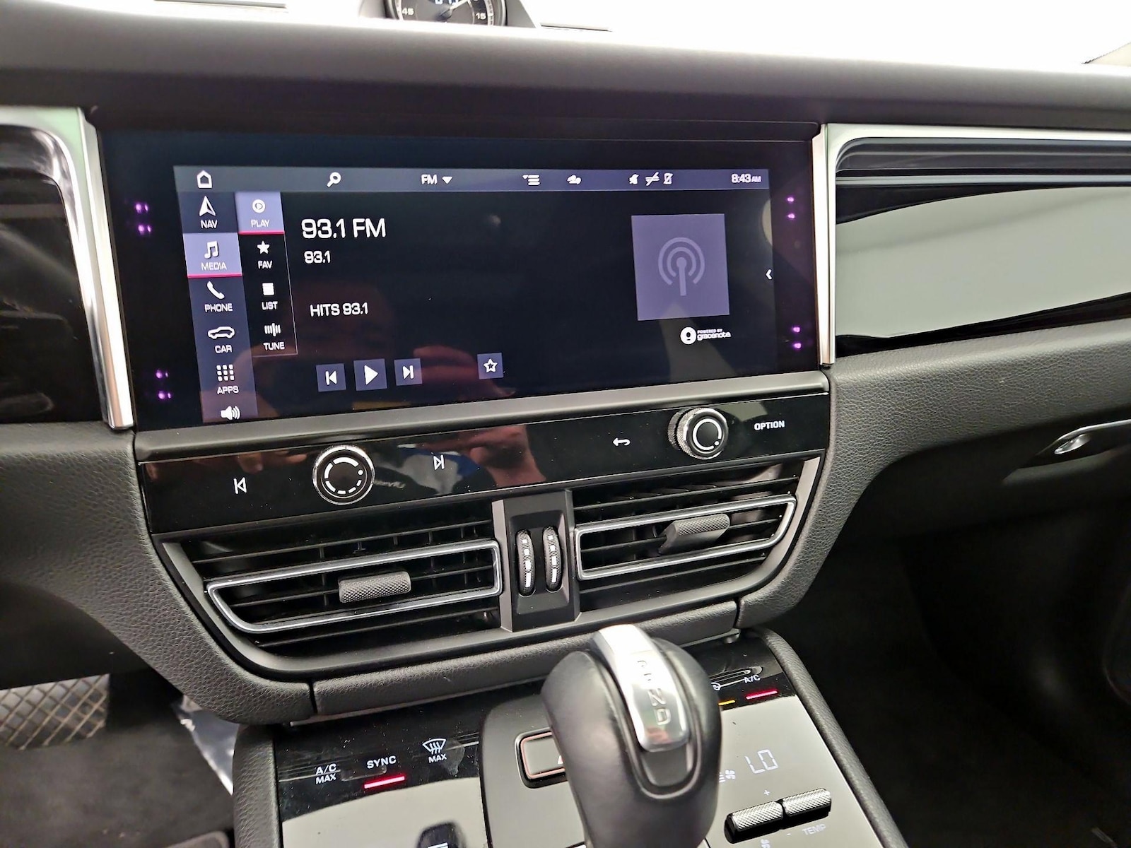 2023 Porsche Macan T - Photo 17