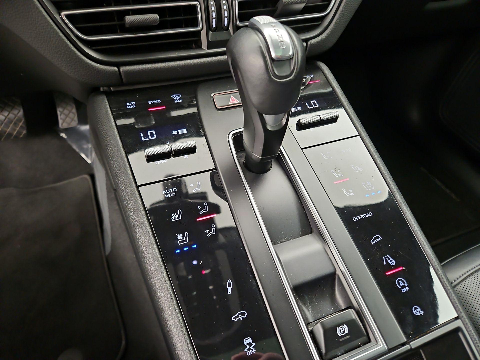 Thumbnail: 2023 Porsche Macan - 17