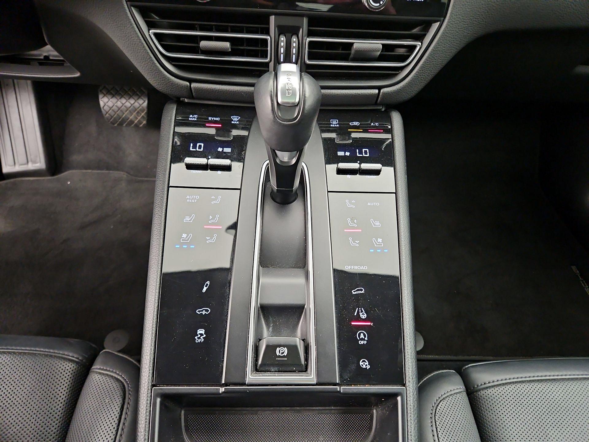 Thumbnail: 2023 Porsche Macan - 18