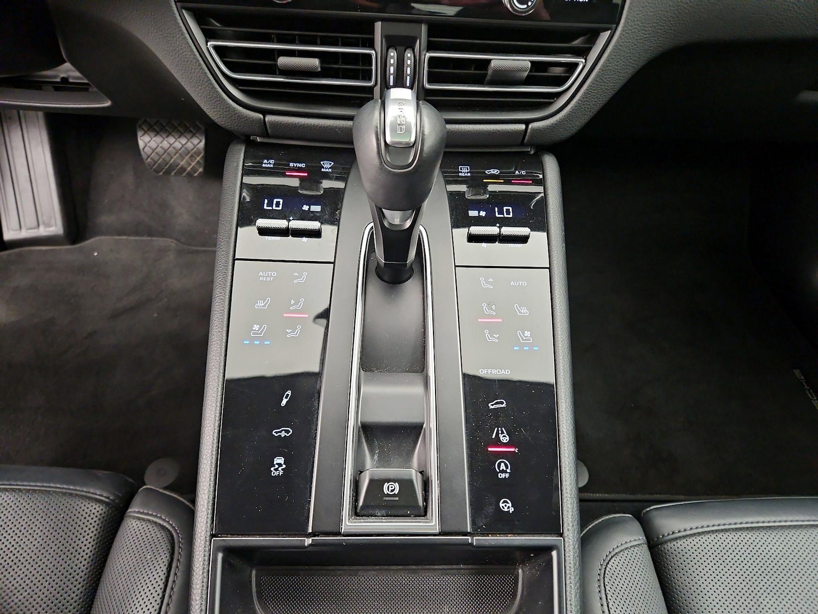 2023 Porsche Macan T - Photo 19