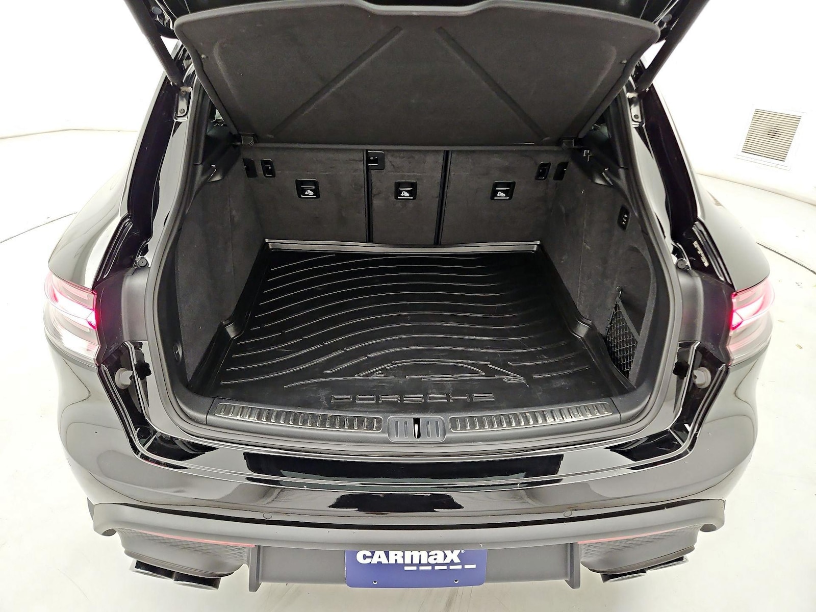 2023 Porsche Macan T - Photo 23