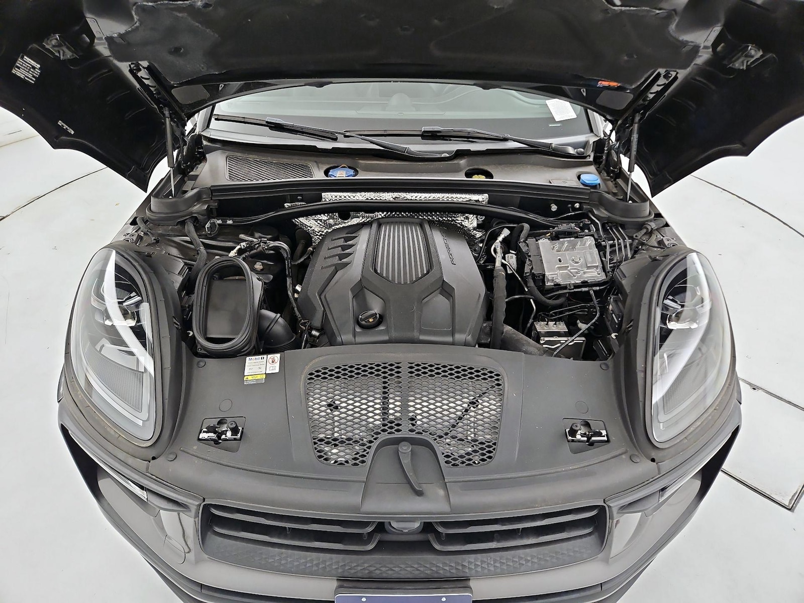 2023 Porsche Macan T - Photo 24