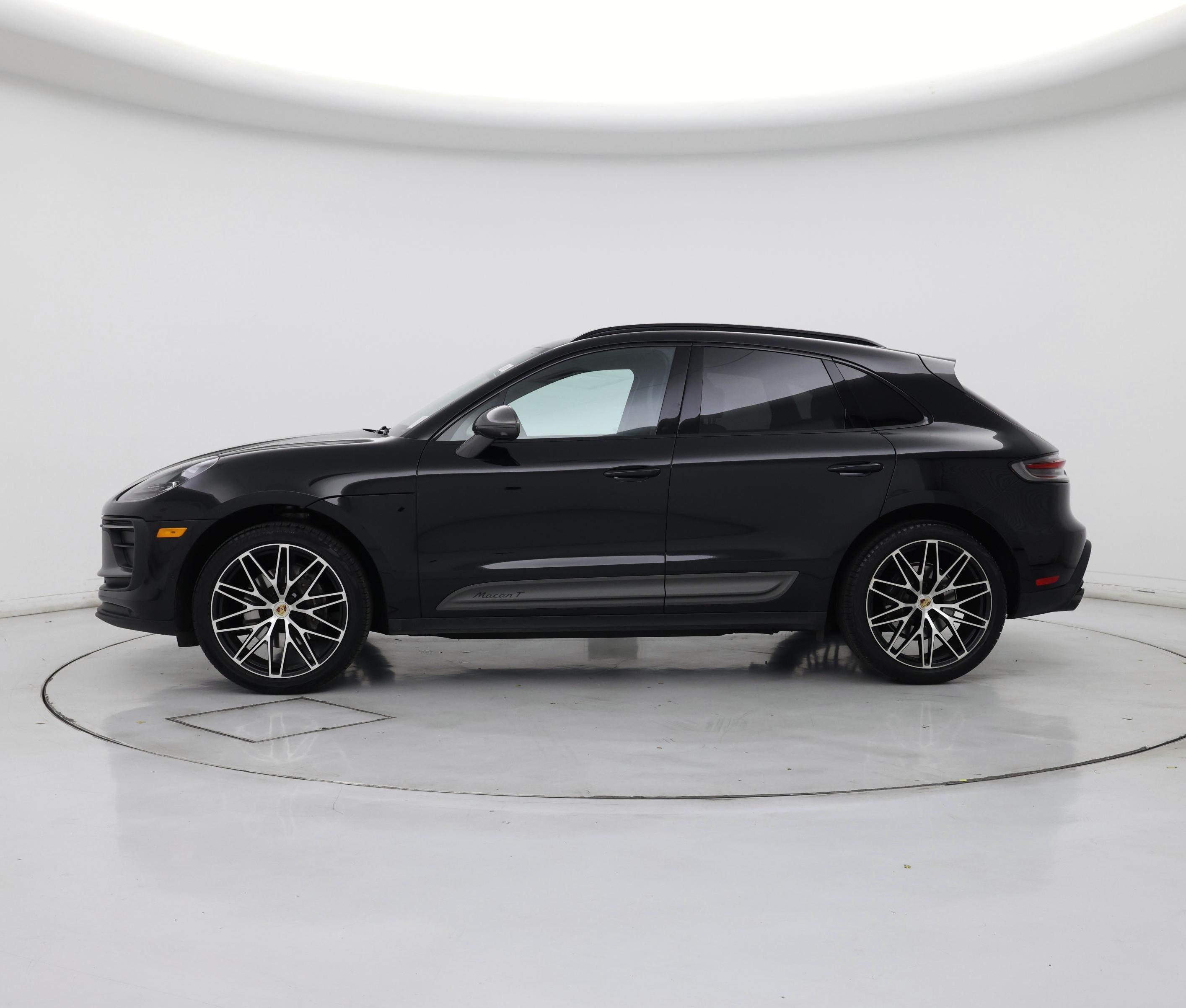 Thumbnail: 2023 Porsche Macan - 3