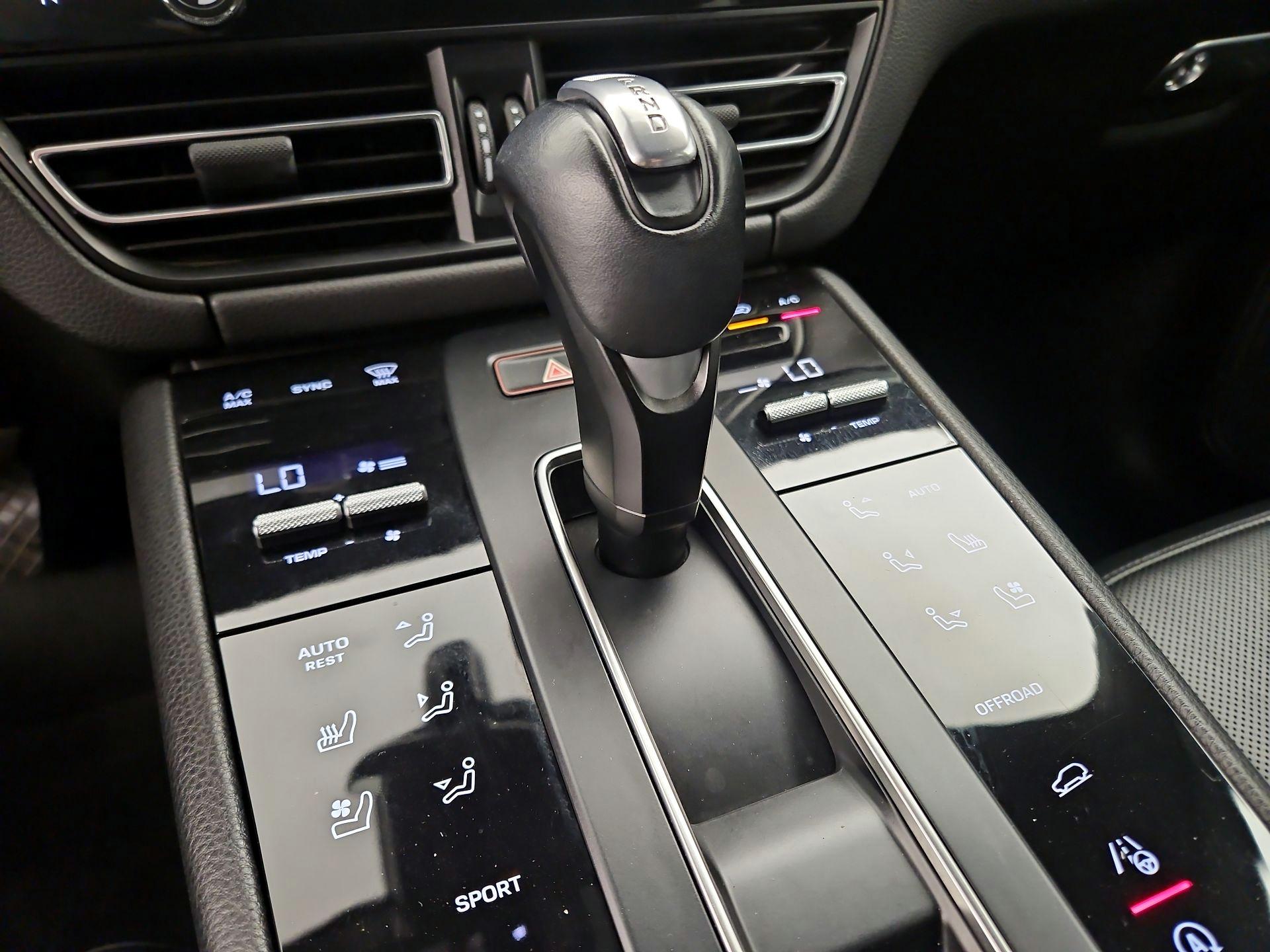 Thumbnail: 2024 Porsche Macan - 14