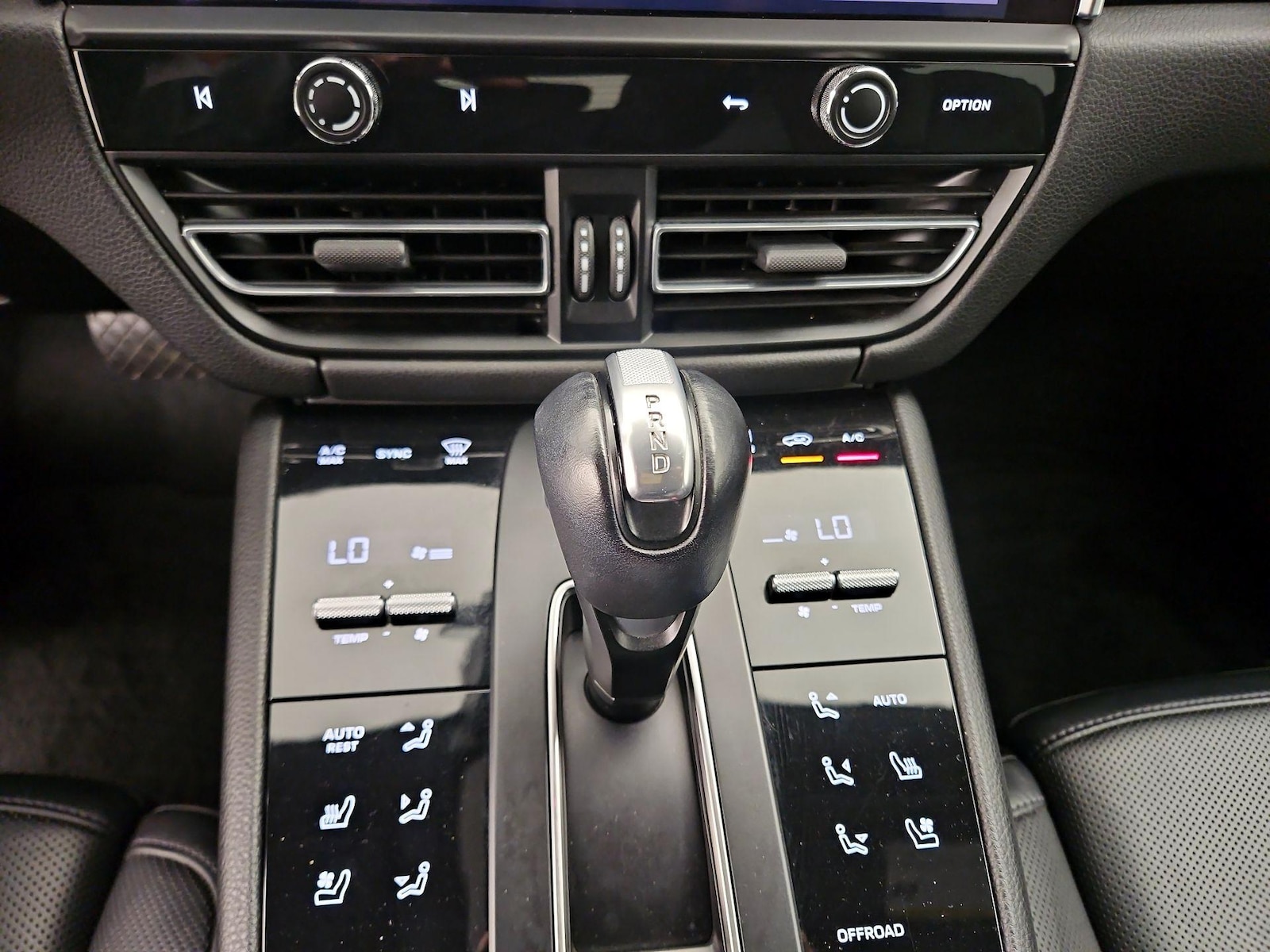 2024 Porsche Macan T - Photo 16