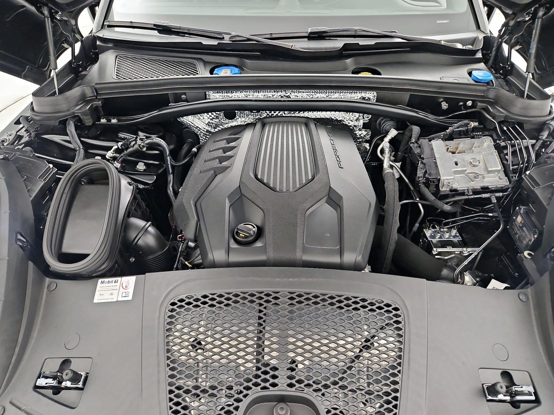 Thumbnail: 2024 Porsche Macan - 17