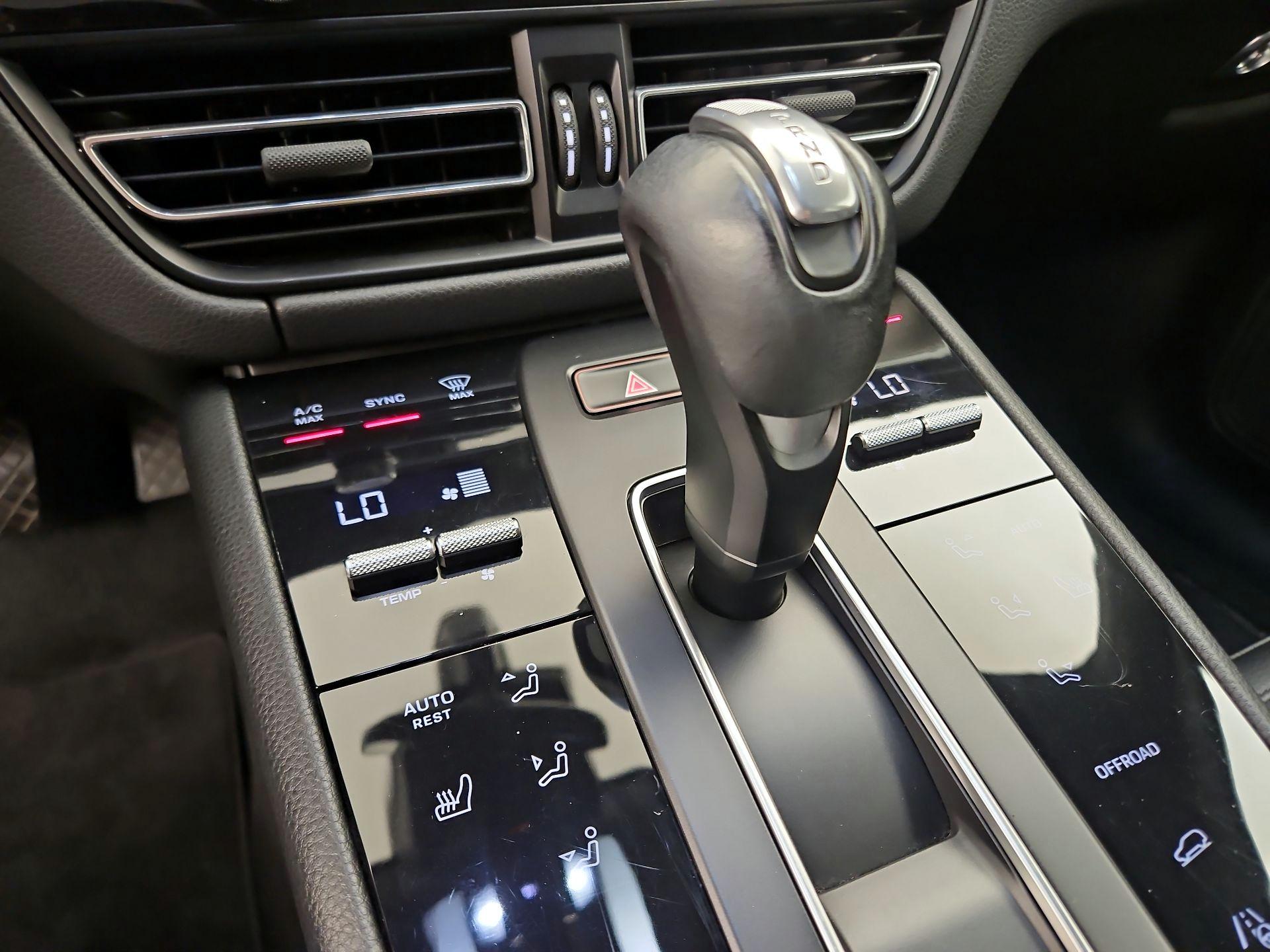 Thumbnail: 2024 Porsche Macan - 14