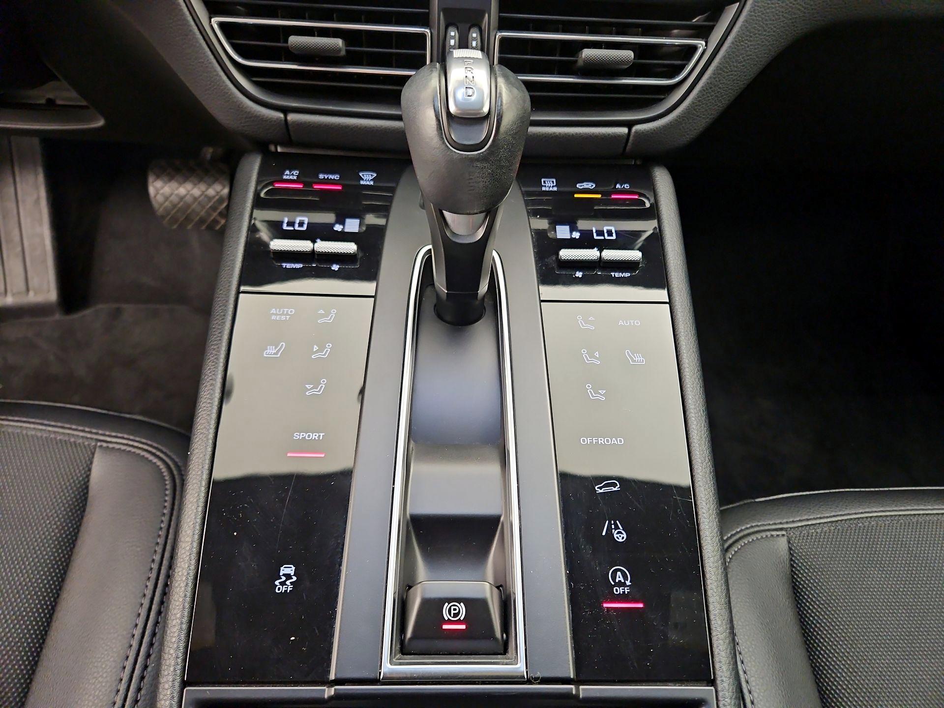 Thumbnail: 2024 Porsche Macan - 15