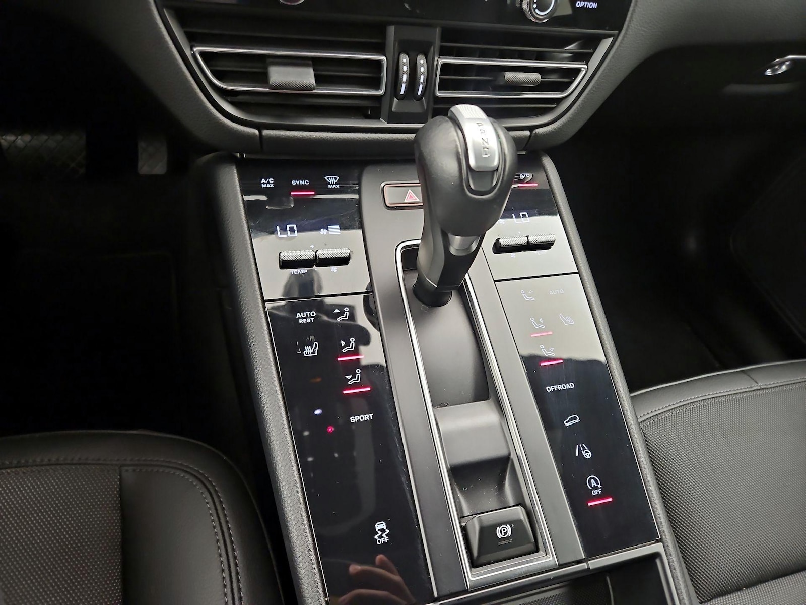 2024 Porsche Macan Base - Photo 18