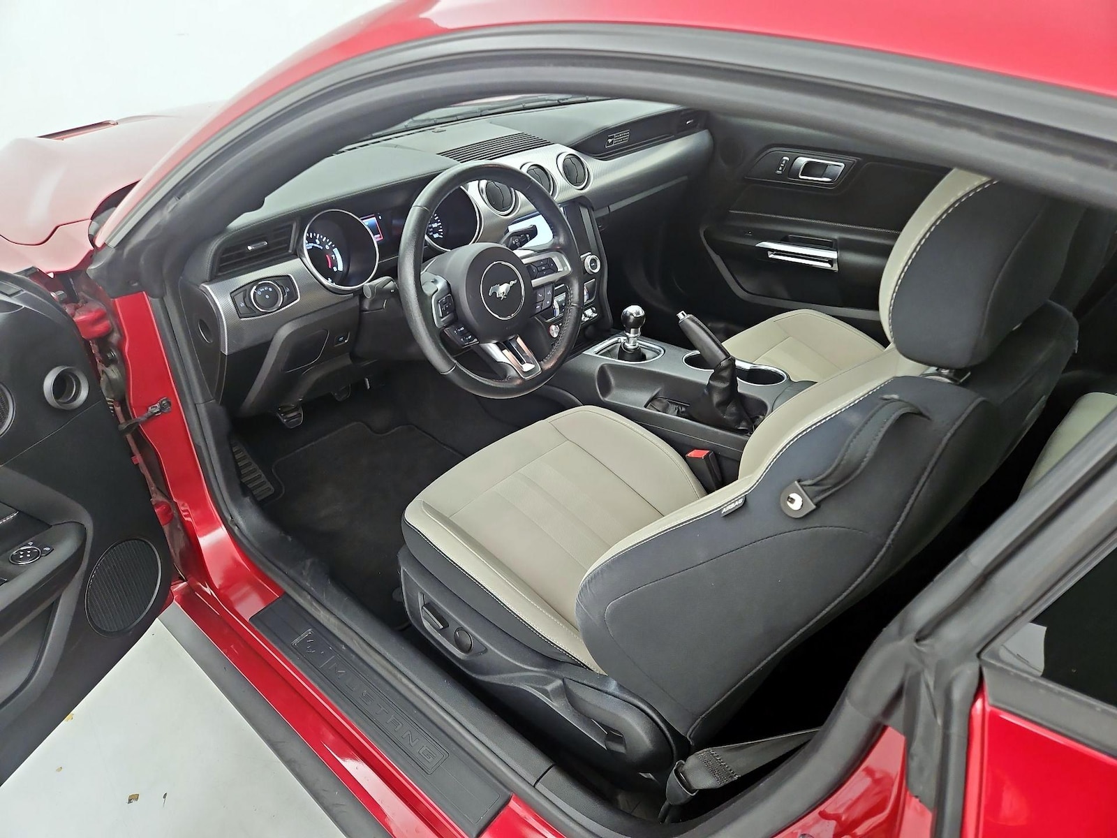 2020 Ford Mustang EcoBoost - Photo 12