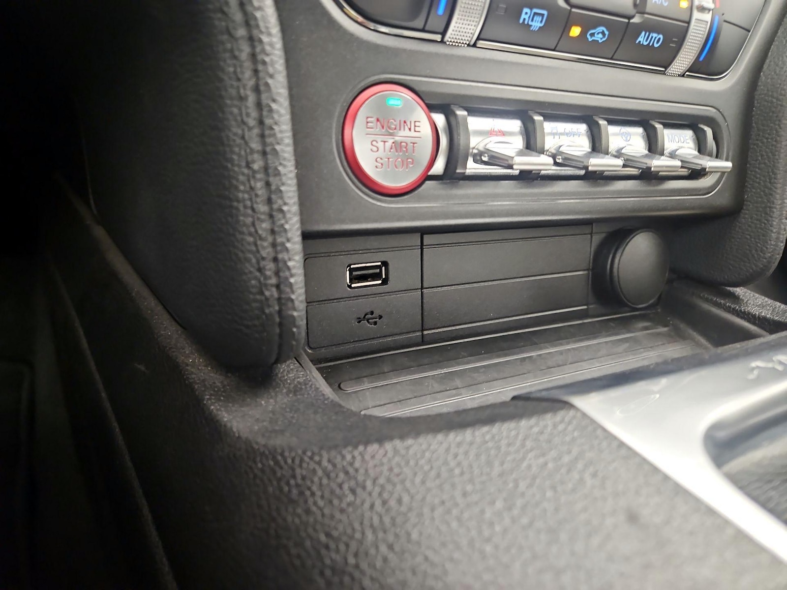 2020 Ford Mustang EcoBoost - Photo 19