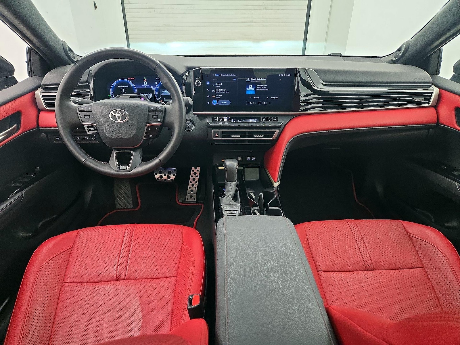 2025 Toyota Camry LE - Photo 10