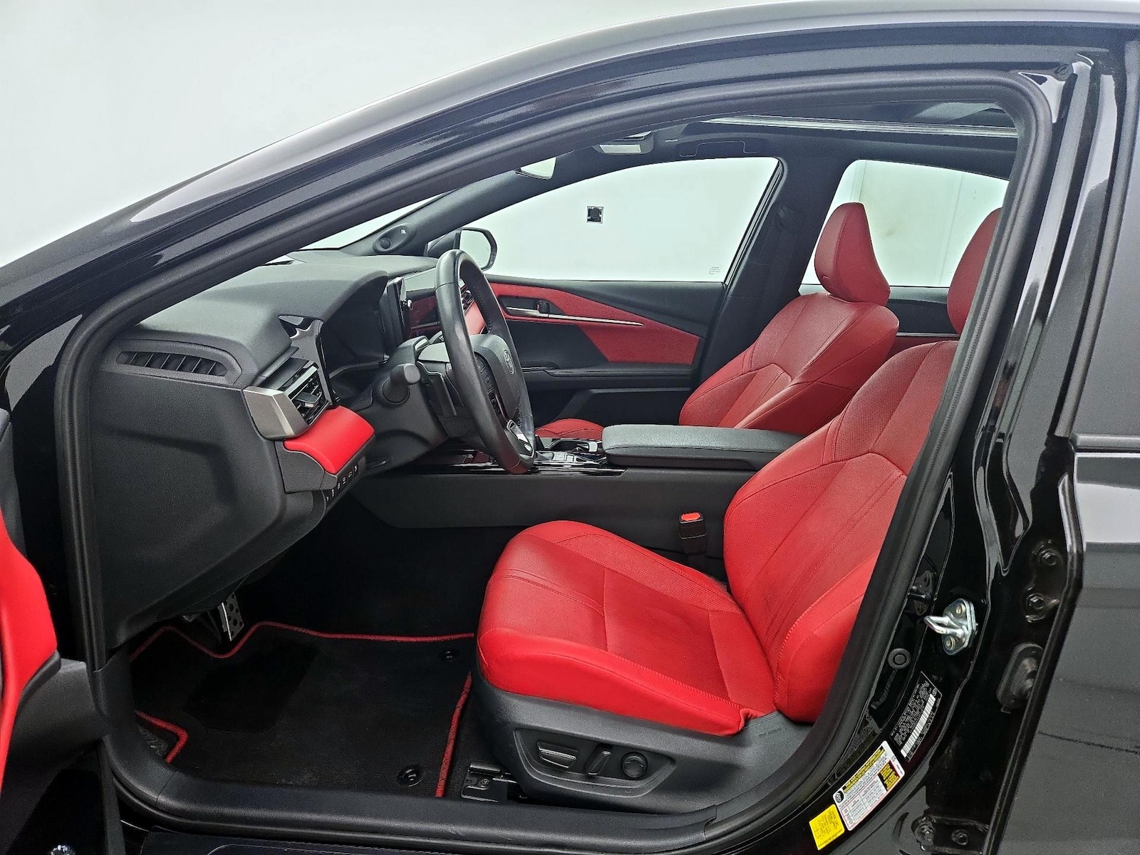 2025 Toyota Camry LE - Photo 12