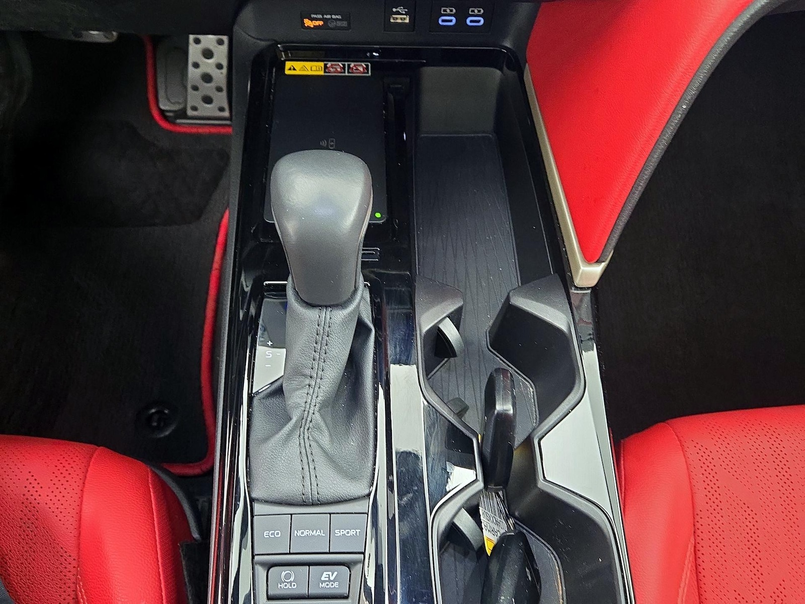 2025 Toyota Camry LE - Photo 18