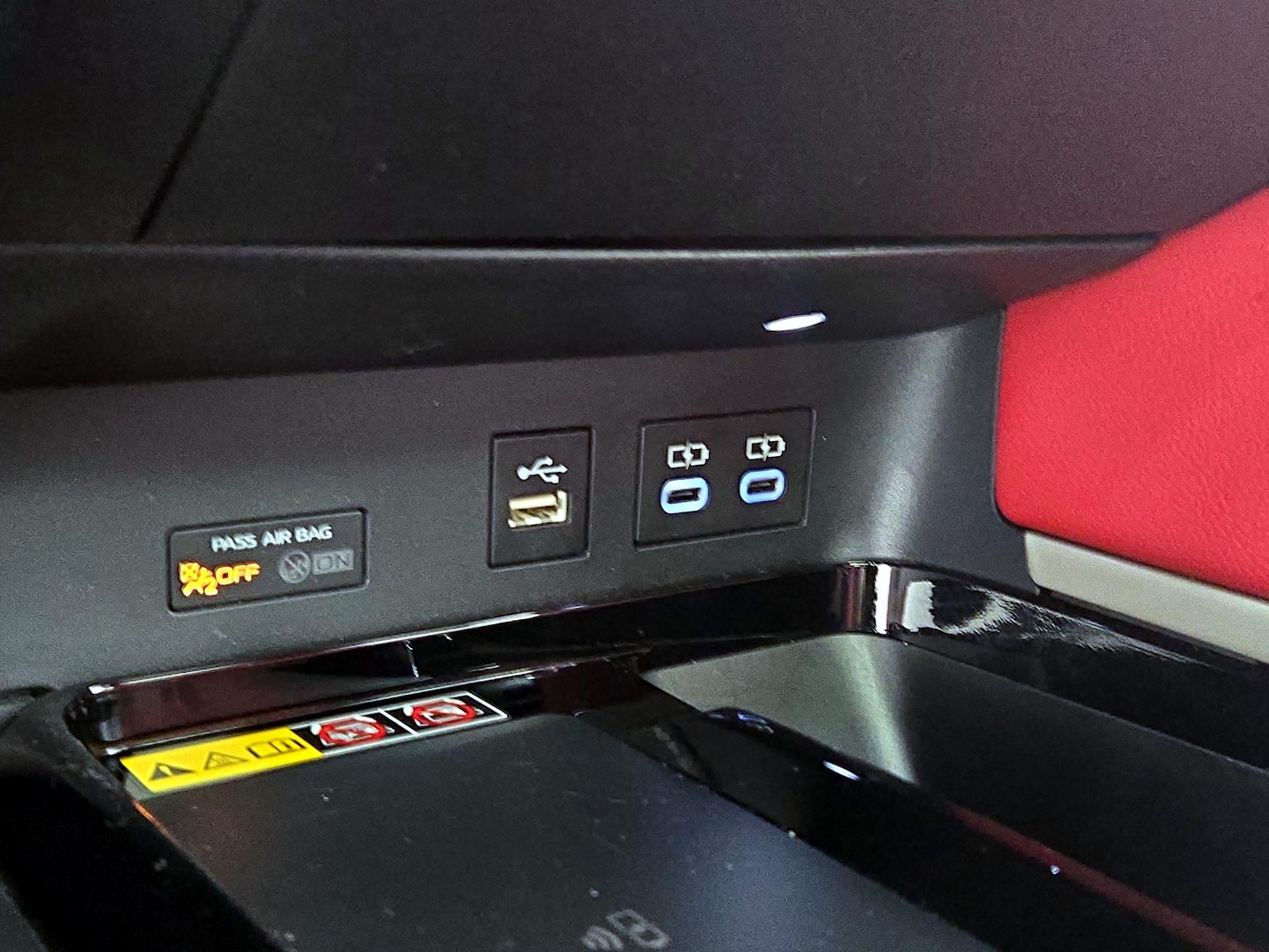 2025 Toyota Camry LE - Photo 19