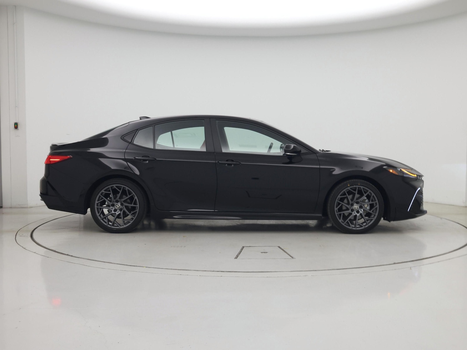 2025 Toyota Camry LE - Photo 8