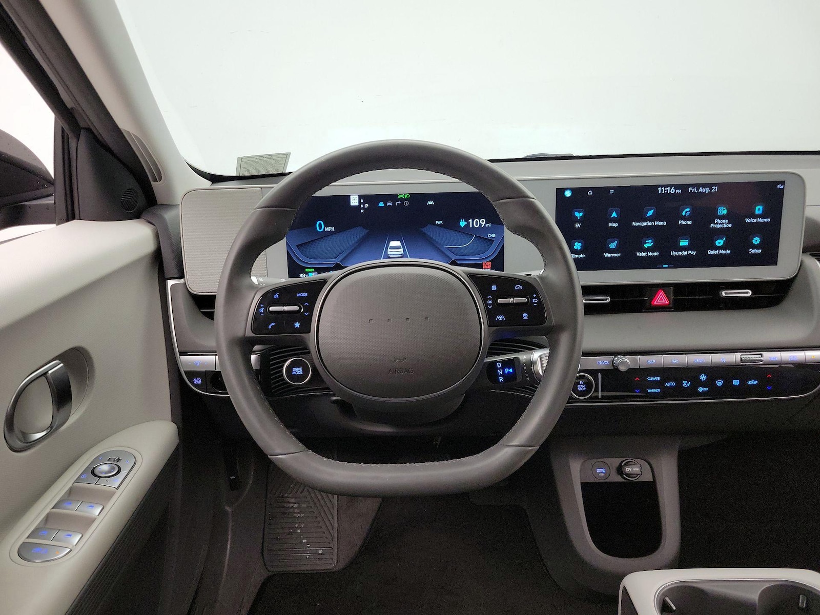 2024 Hyundai IONIQ 5 SE - Photo 11