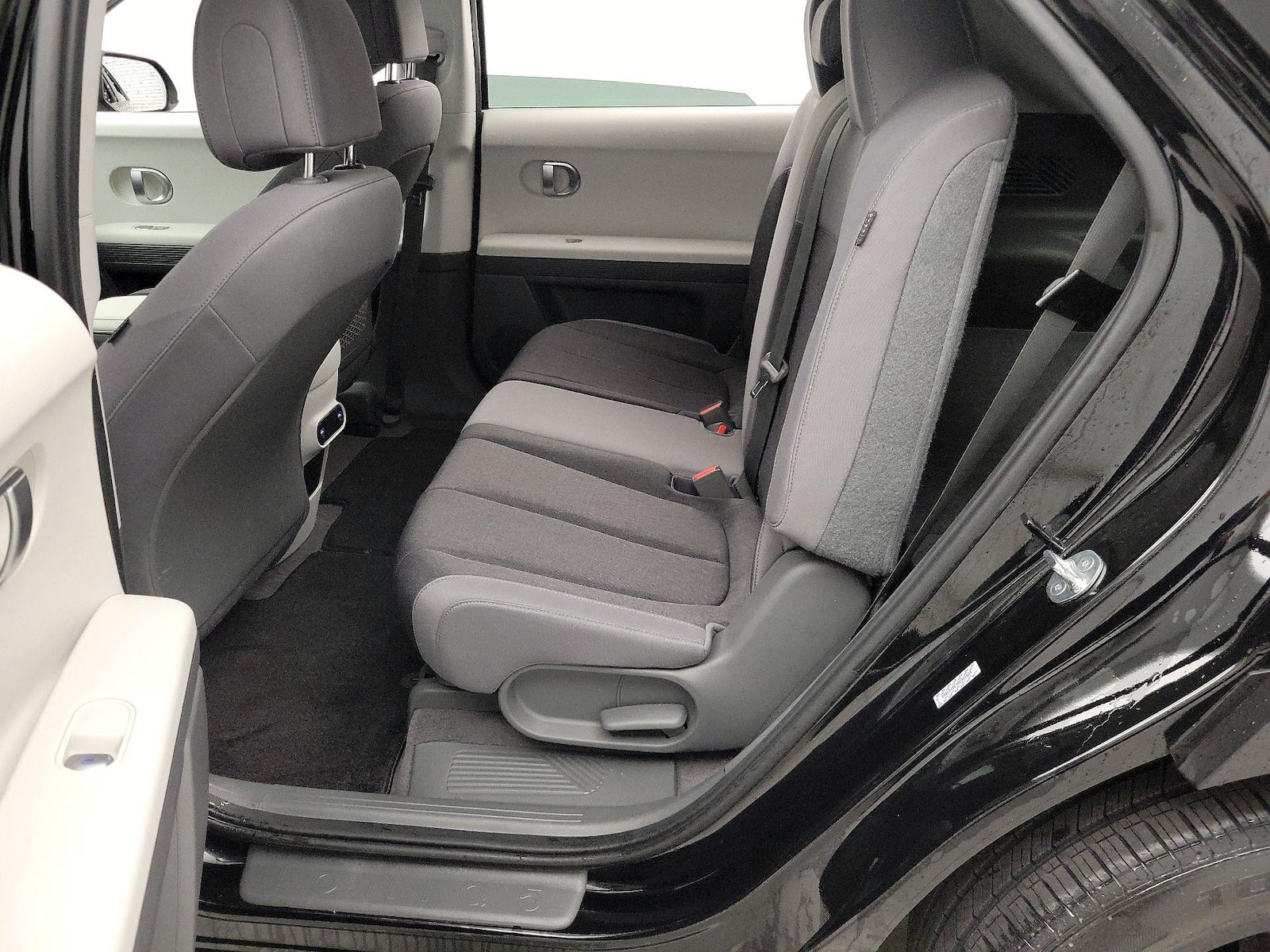 2024 Hyundai IONIQ 5 SE - Photo 21