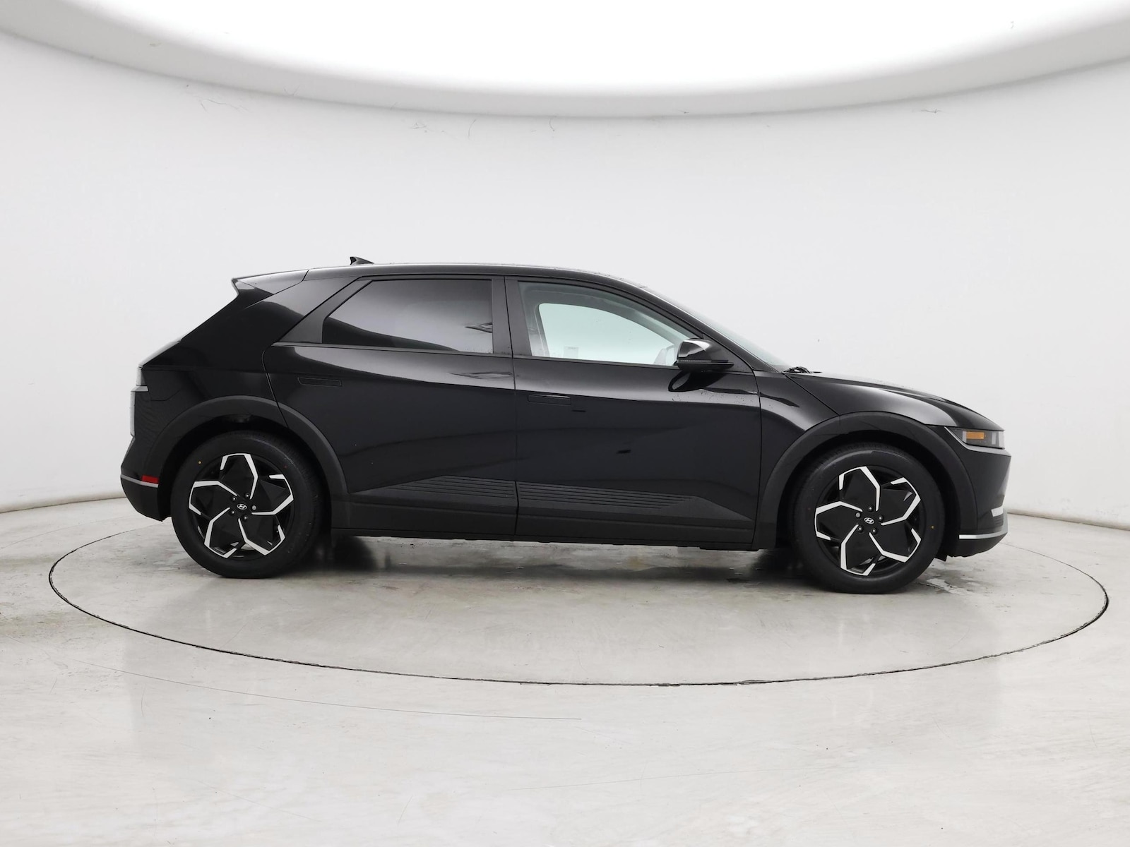 2024 Hyundai IONIQ 5 SE - Photo 8