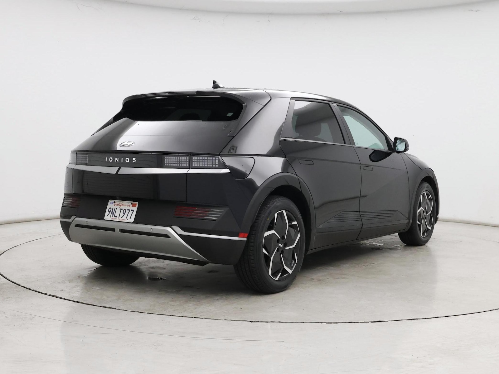 2024 Hyundai IONIQ 5 SE - Photo 9