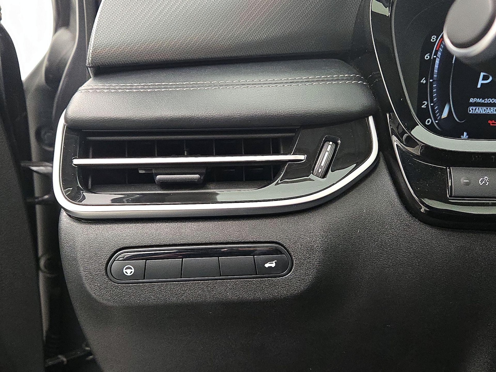 2023 INFINITI QX60 LUXE - Photo 14