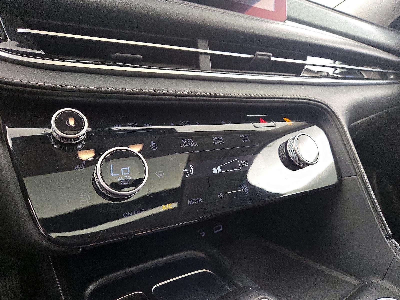 2023 INFINITI QX60 LUXE - Photo 18