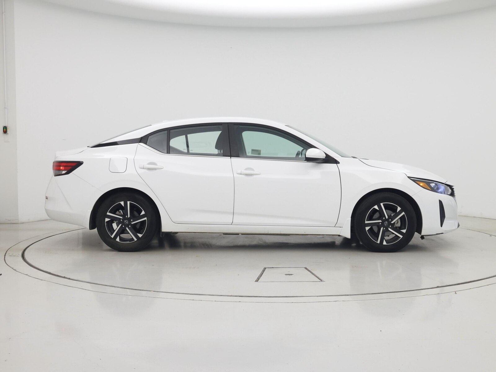 2025 Nissan Sentra SV - Photo 8