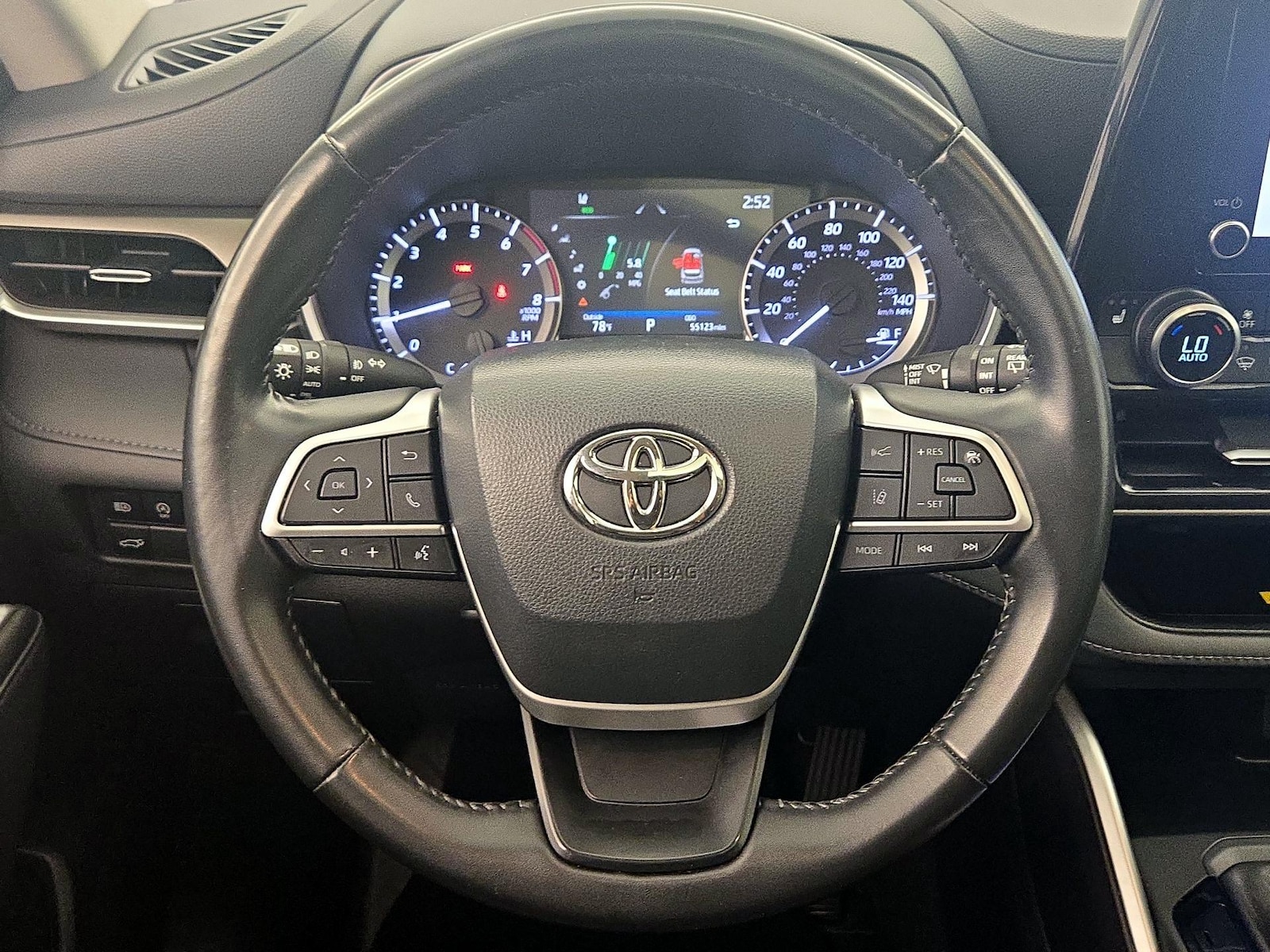 2023 Toyota Highlander L - Photo 11