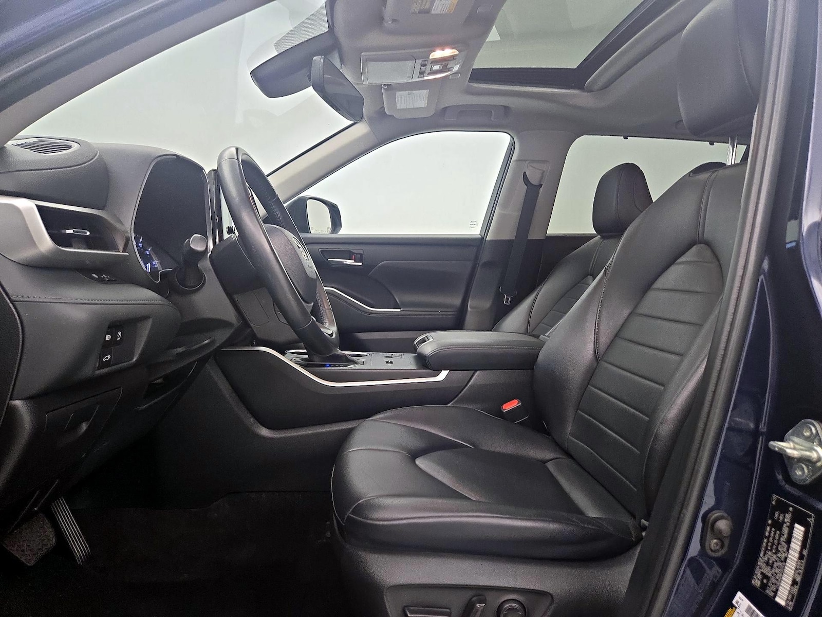 2023 Toyota Highlander L - Photo 12