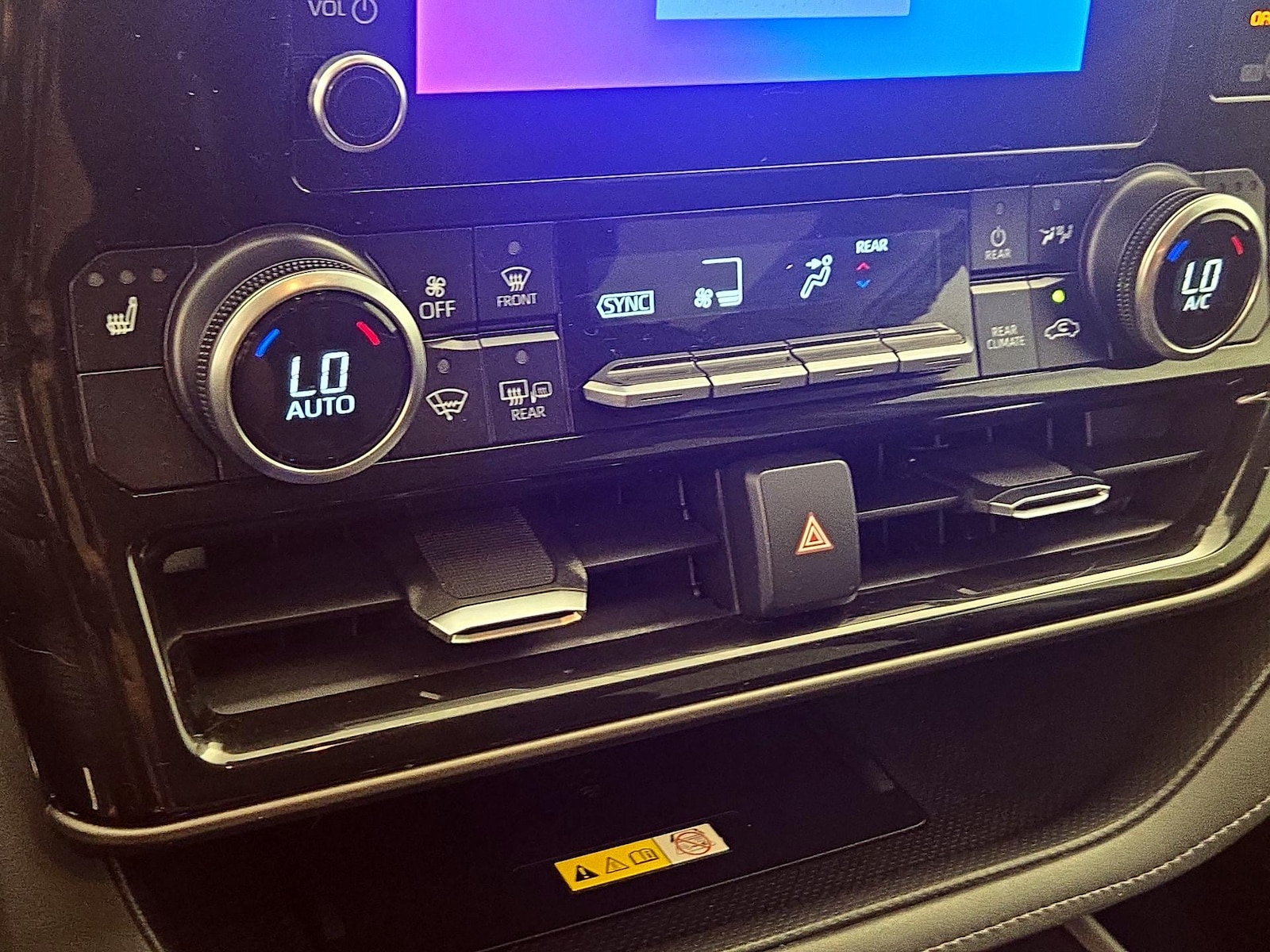 2023 Toyota Highlander L - Photo 17