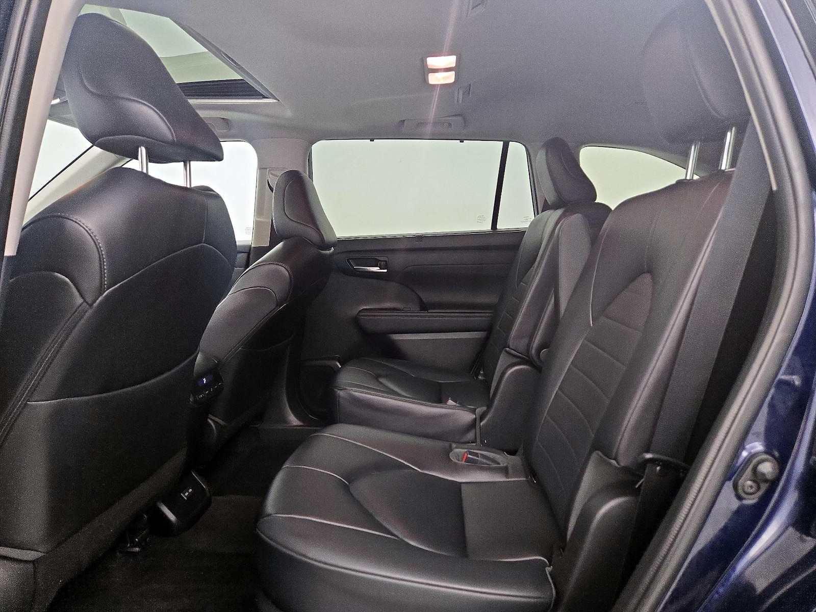 2023 Toyota Highlander L - Photo 21