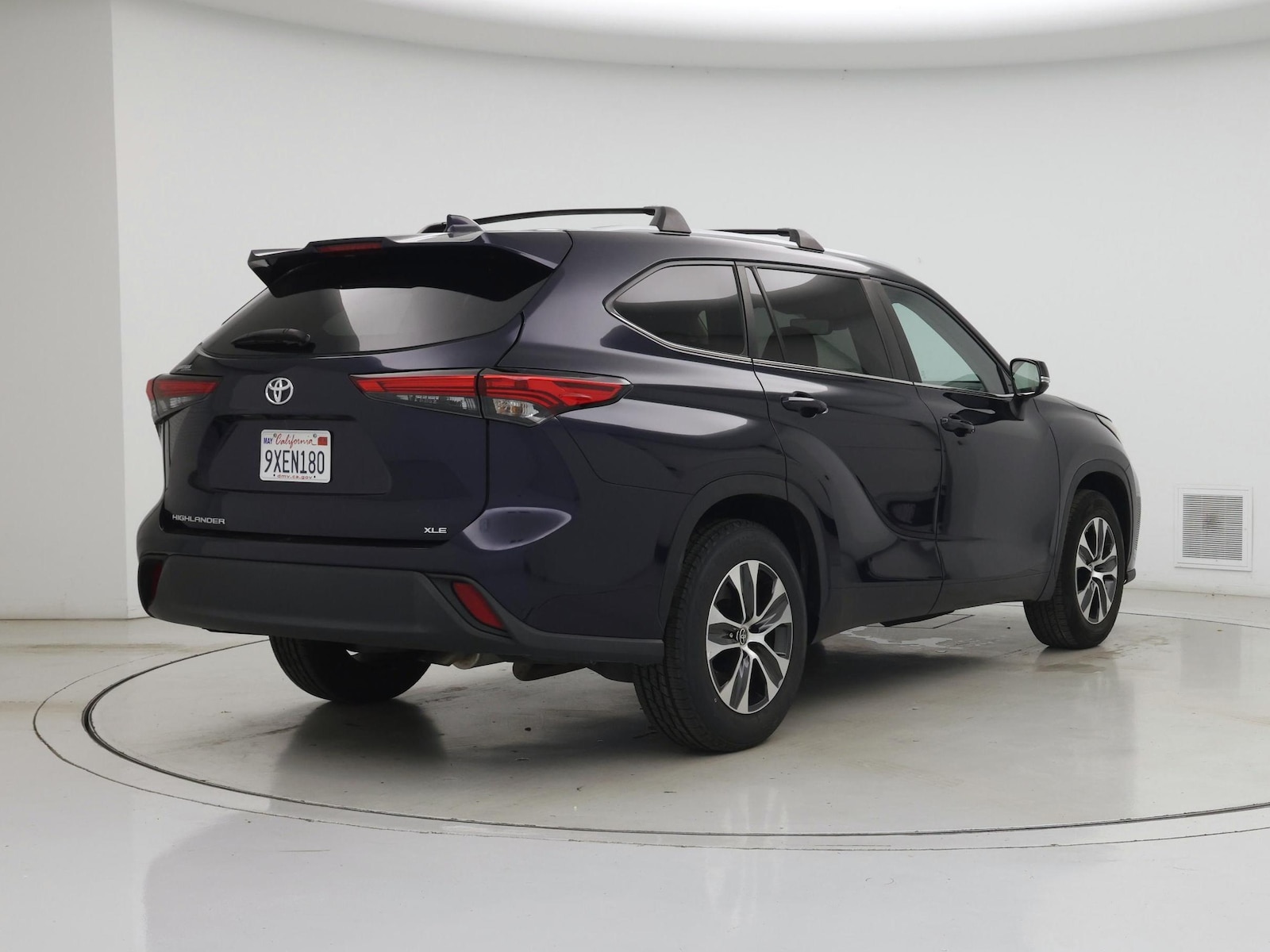 2023 Toyota Highlander L - Photo 9