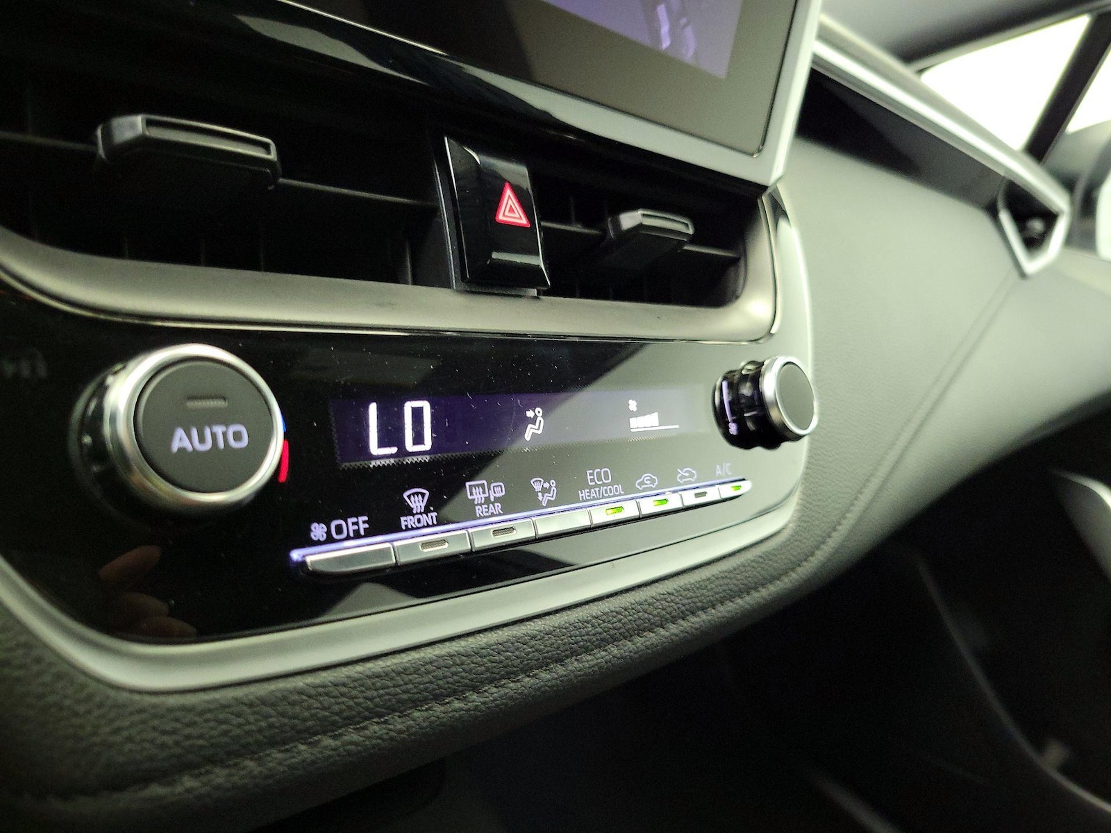 2025 Toyota Corolla SE - Photo 17