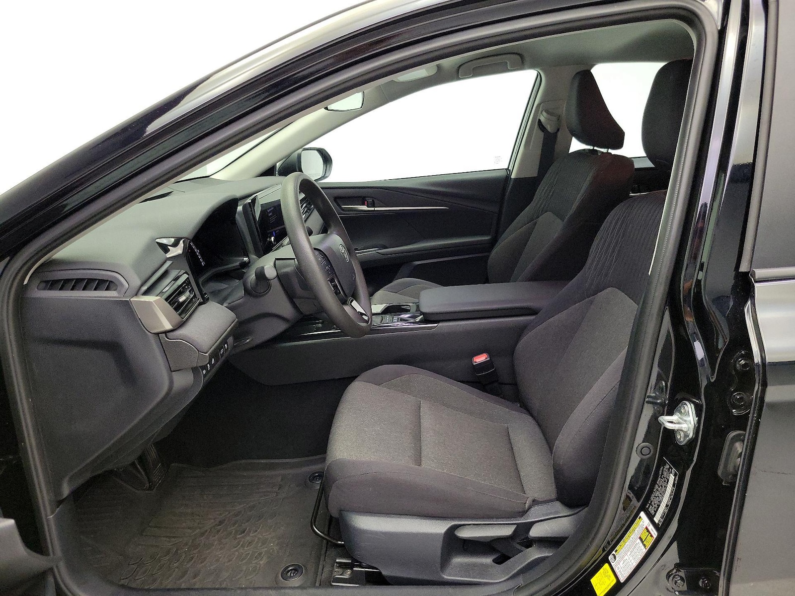 2025 Toyota Camry LE - Photo 12