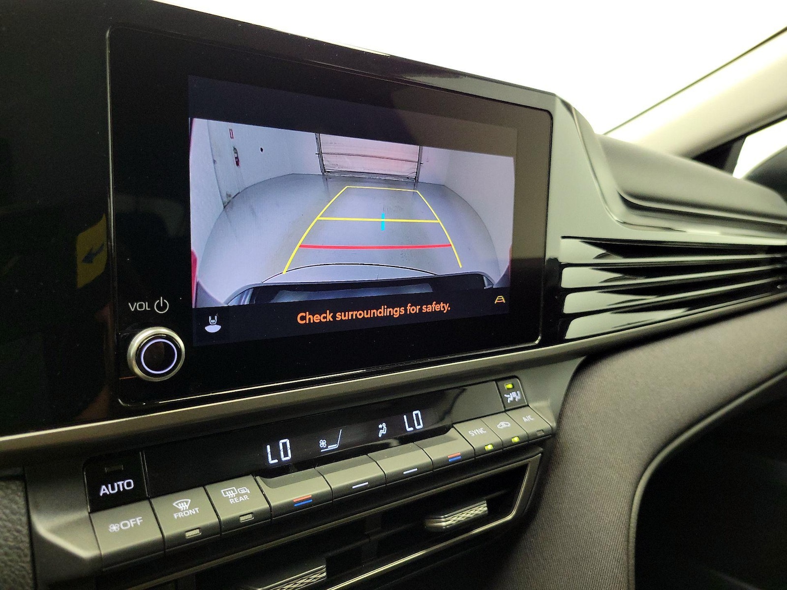 2025 Toyota Camry LE - Photo 15