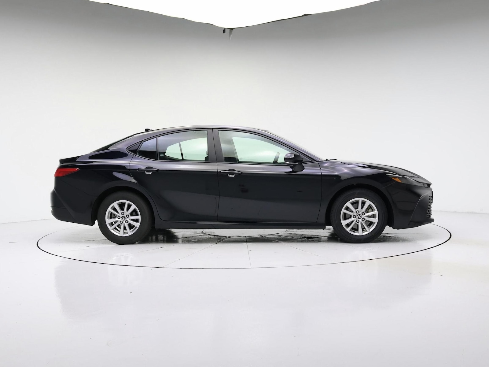 2025 Toyota Camry LE - Photo 8