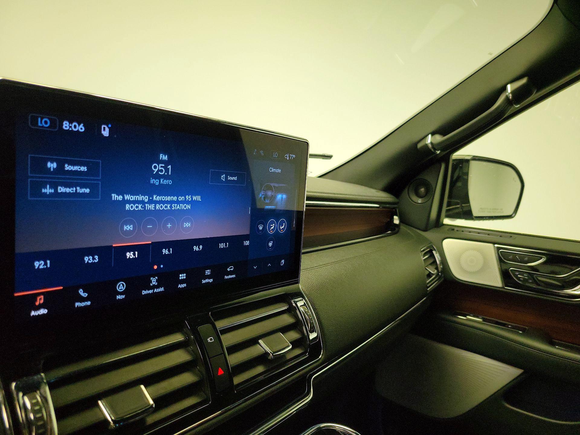 Thumbnail: 2023 Lincoln Navigator - 16