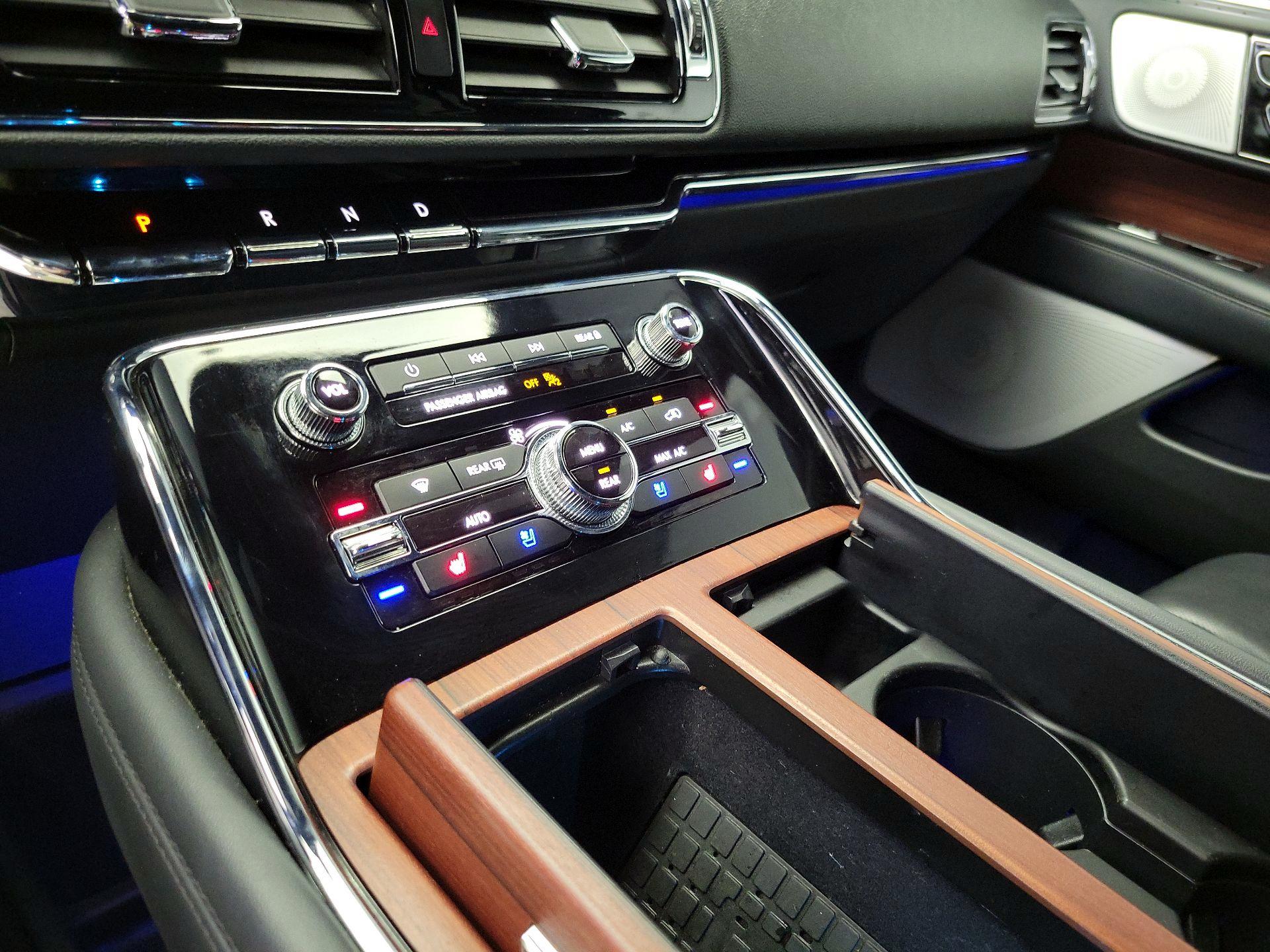 Thumbnail: 2023 Lincoln Navigator - 17