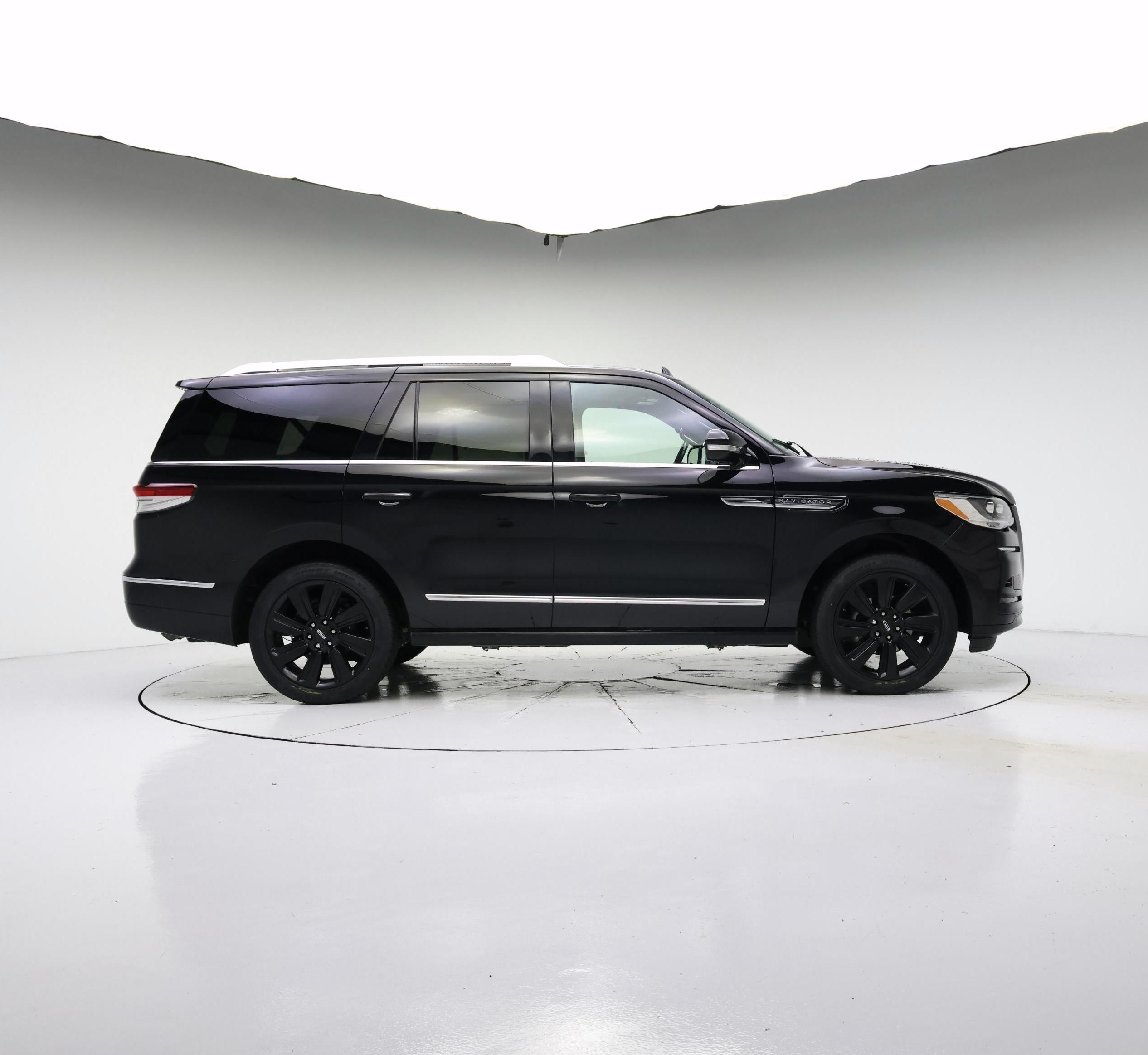 Thumbnail: 2023 Lincoln Navigator - 7